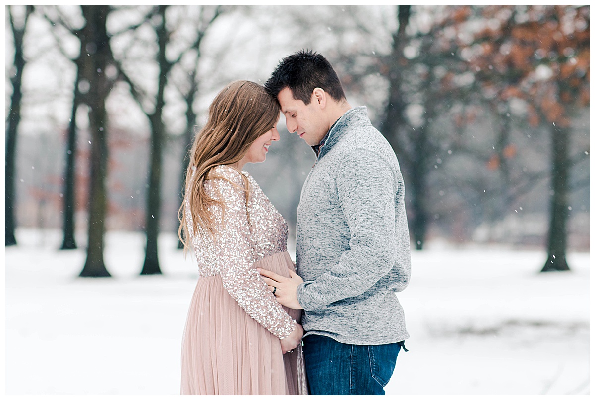 Winter Maternity Photo Session